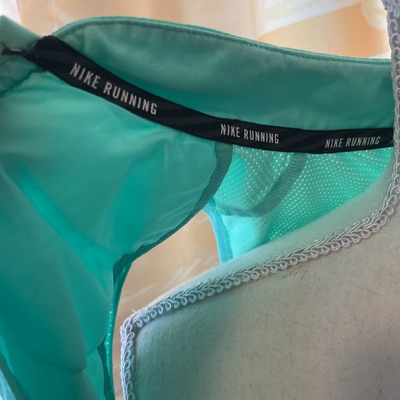 NIKE RUNNING VEST SEA FOAM GREEN VERY LIGHT PUFF - Picture 6 of 7